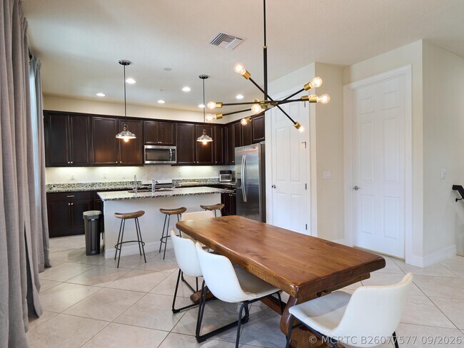 Building Photo - 1080 Community Dr