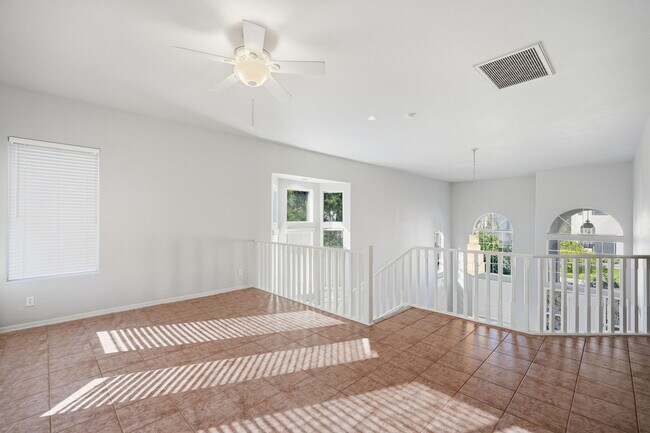 Building Photo - 1425 W Commerce Ave