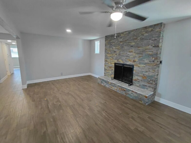 Building Photo - 828 Biljac St