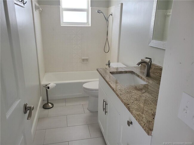 Building Photo - 1257 NE Sago Dr