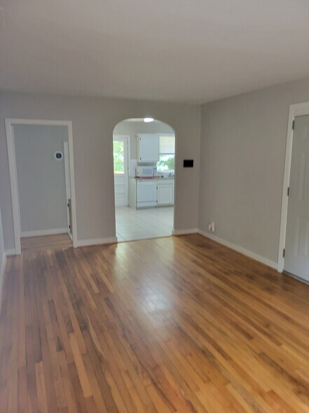 Building Photo - 3445 Draper Ave