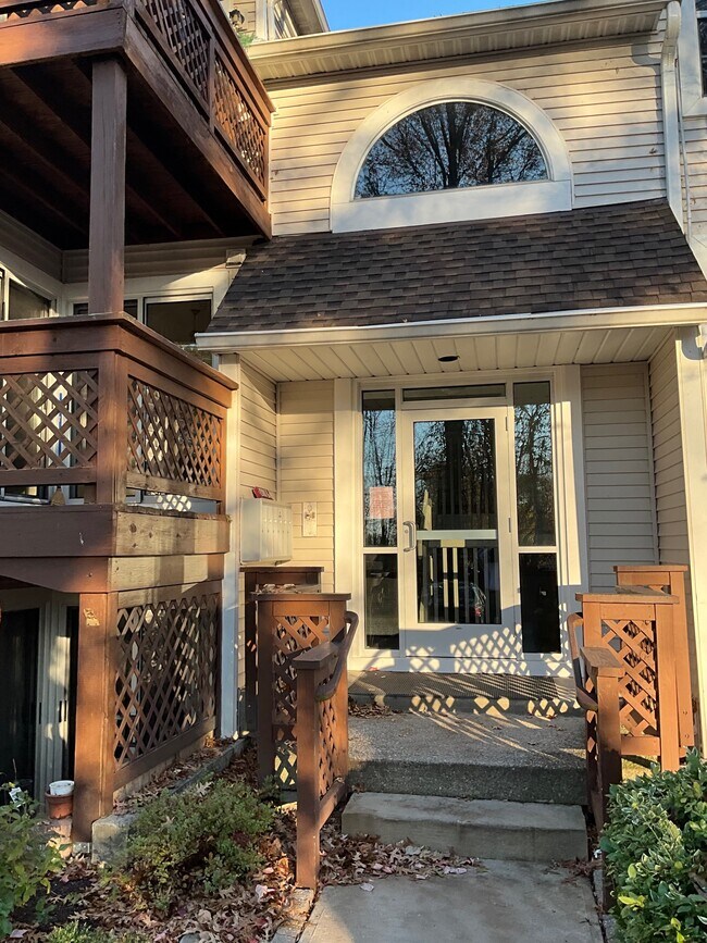 Building Photo - 1300 Cedarwood Dr