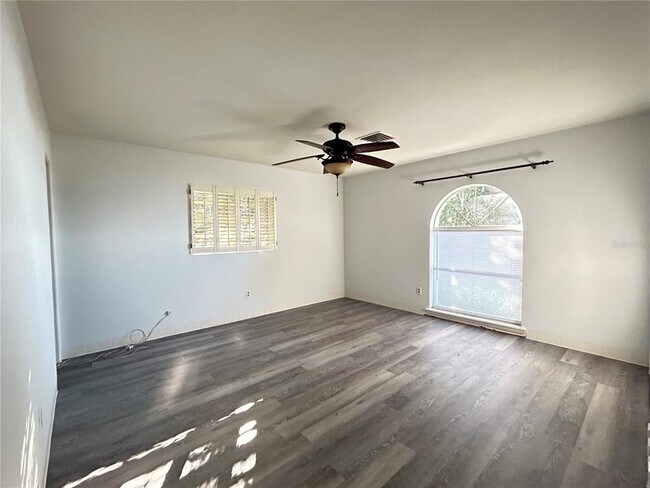 Building Photo - 1241 N Lake Elbert Dr NE