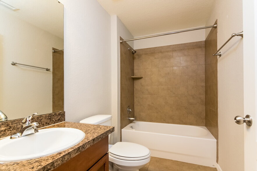 Building Photo - 6854 Glenbrook Dr