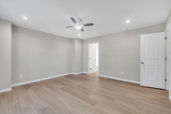Building Photo - Elegant 3 Bedroom, 2.5 Bathroom Duplex with 1-Car Garage in Woodruff $1675/mo rent