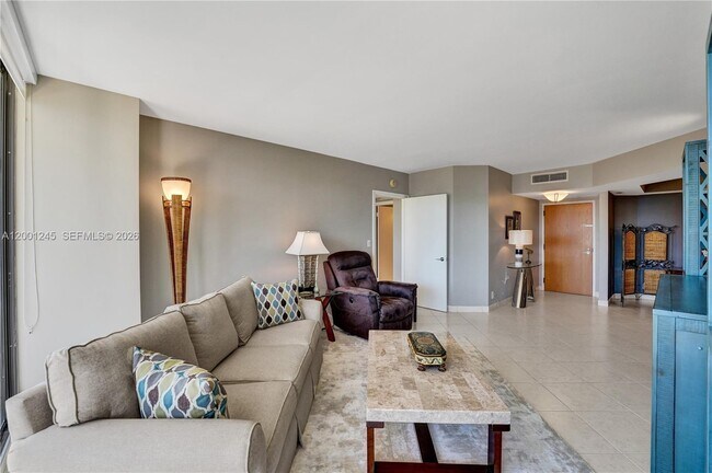 Building Photo - 3600 Yacht Club Dr