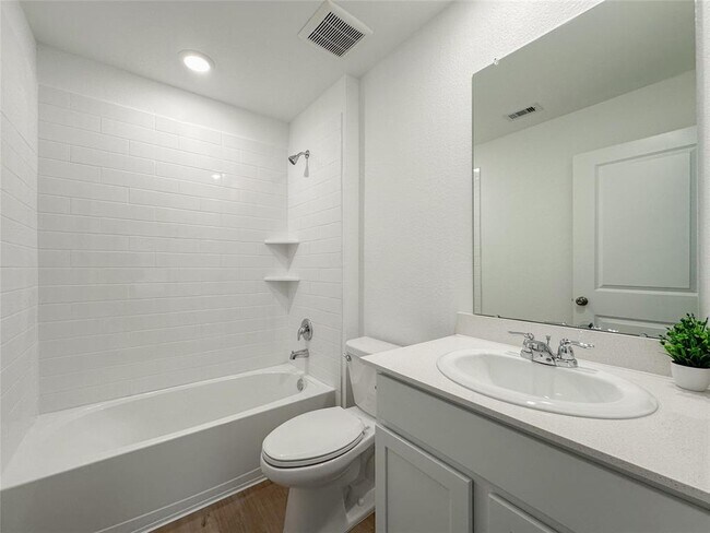 Building Photo - 1515 Las Cuevas Dr