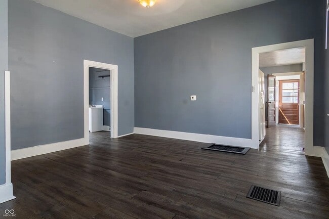 Building Photo - 856 River Ave