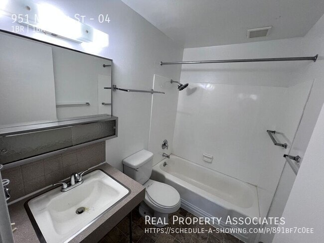 Building Photo - 951 N 45th St