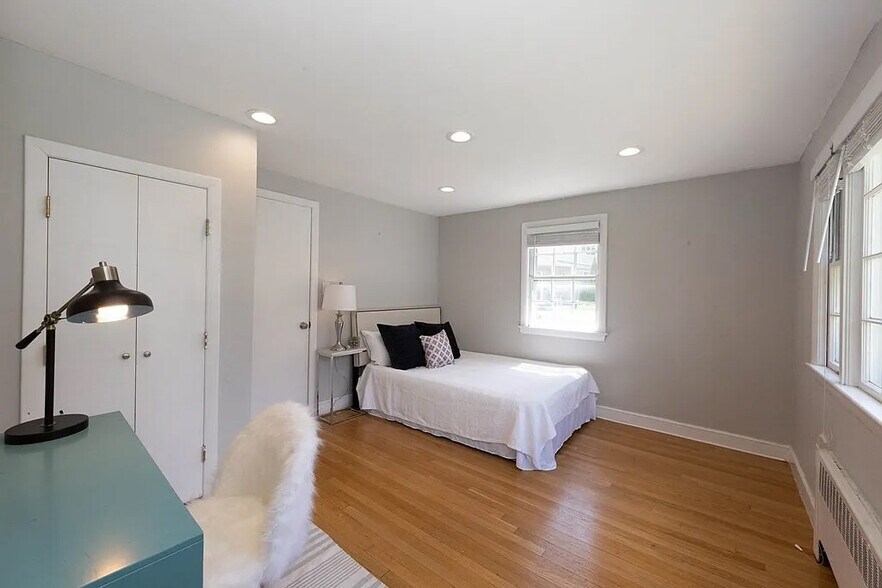 available bedroom 1 - 353 Washington St