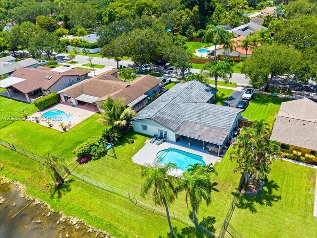 Building Photo - 4201 W Sailboat Dr