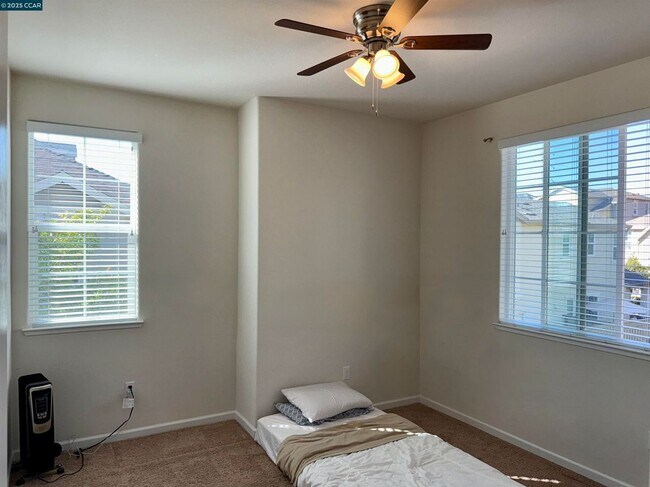 Building Photo - 221 Southpark Ct