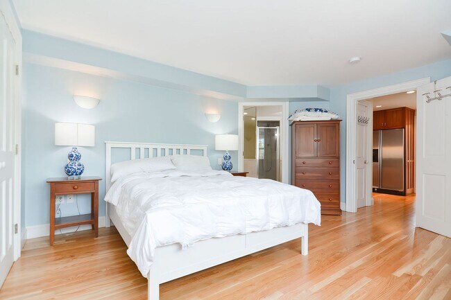 Building Photo - 37 Rocky Neck Ave