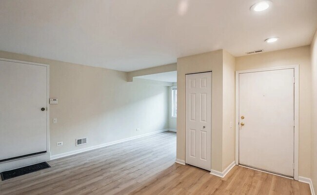 Building Photo - Comfortable Living in a Great Neighborhood