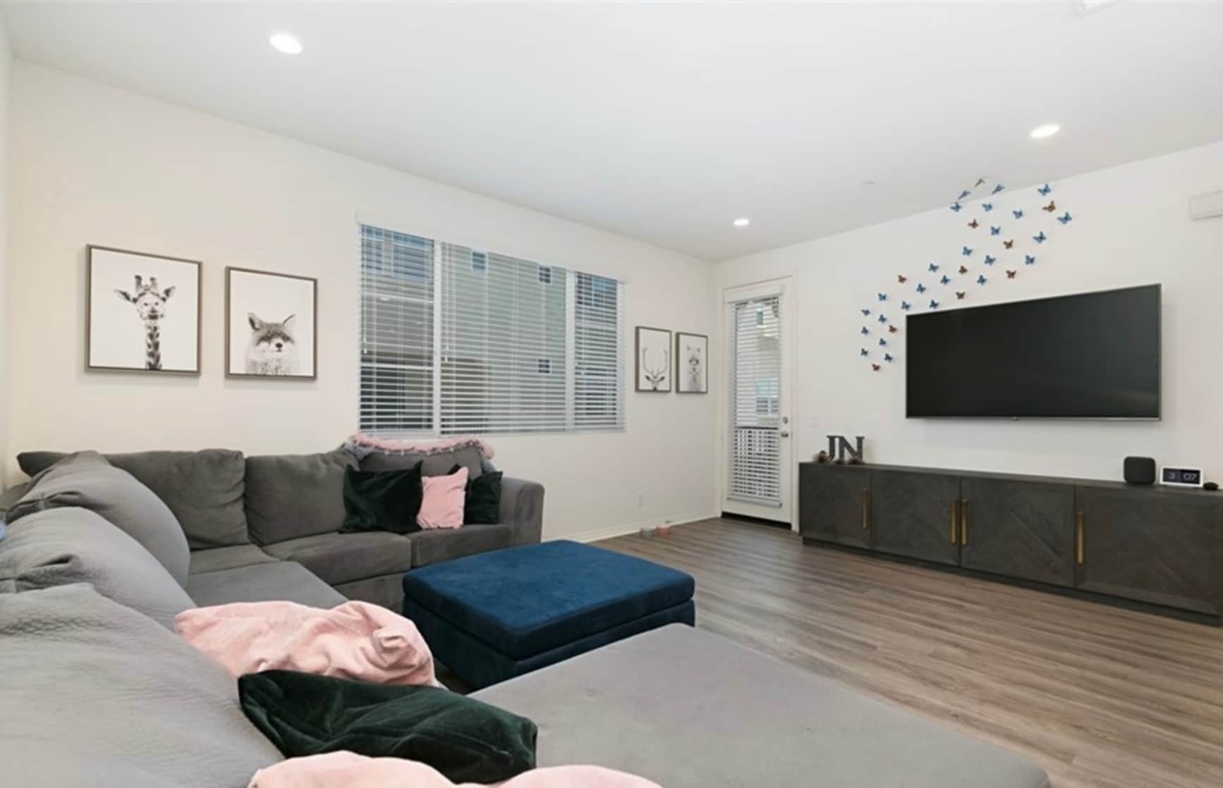 Building Photo - 931 E Drapery Ln