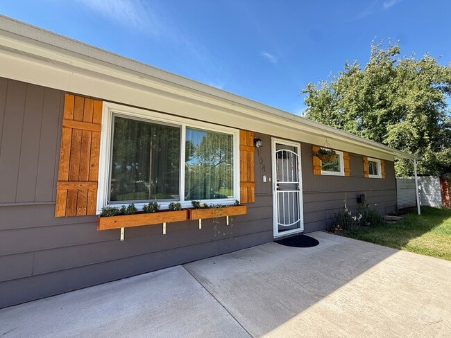 Building Photo - 104 Saranac Dr