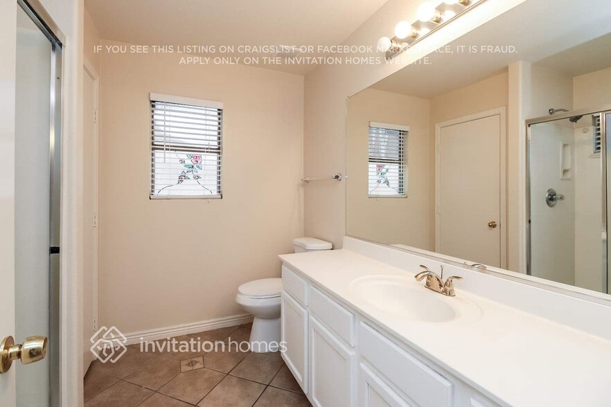 Building Photo - 2304 E Pinto Dr