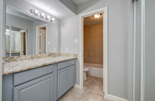 Building Photo - 10555 Turtlewood Ct