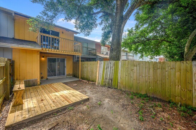 Building Photo - 152 Scottwood Dr SE