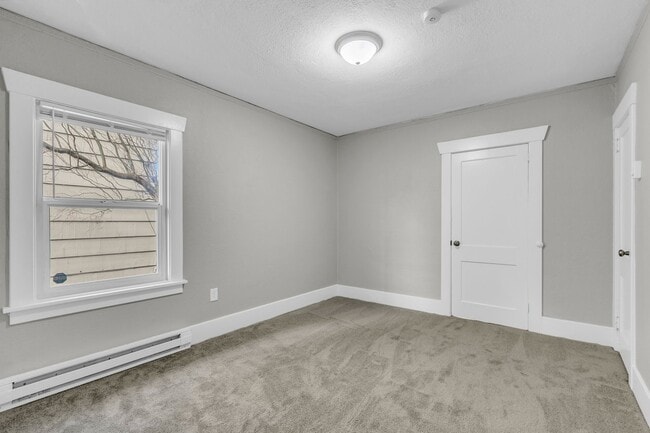 Building Photo - Welcome Home! Charming 3 bedroom Craftsman