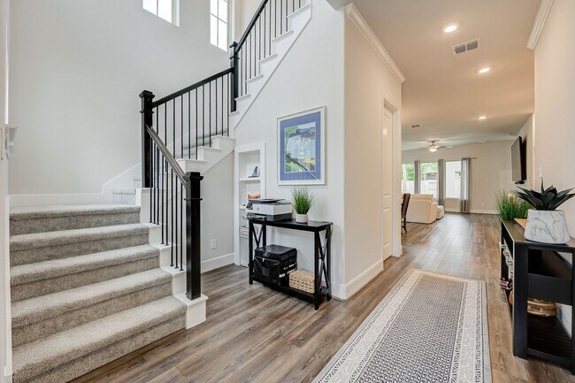 Building Photo - 21820 Enchanted Rock Dr N