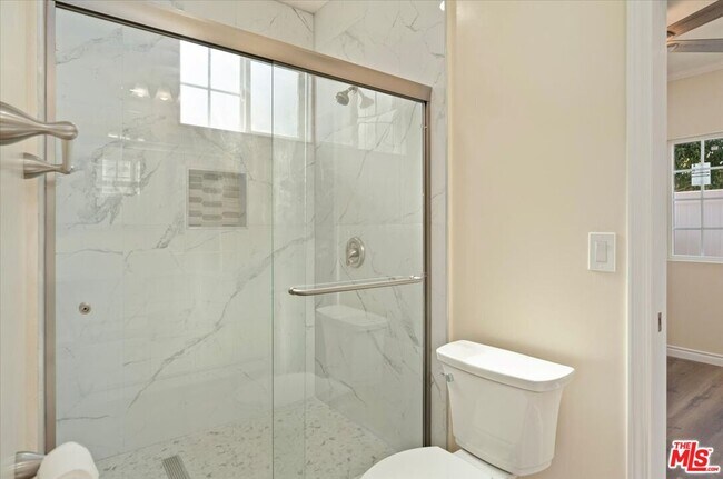 Building Photo - 2207 W 20th St