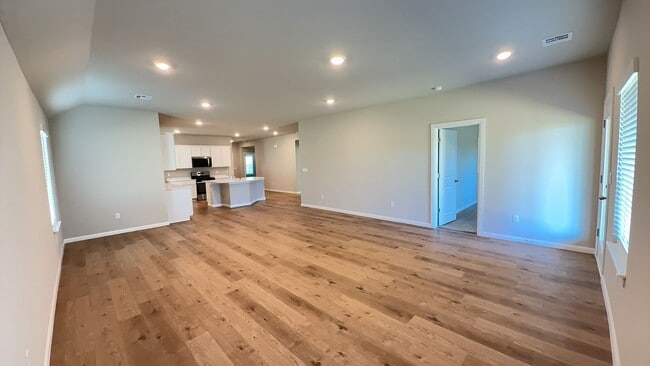 Building Photo - Start your year off right in this beautiful 4bed/2bath new construction home!