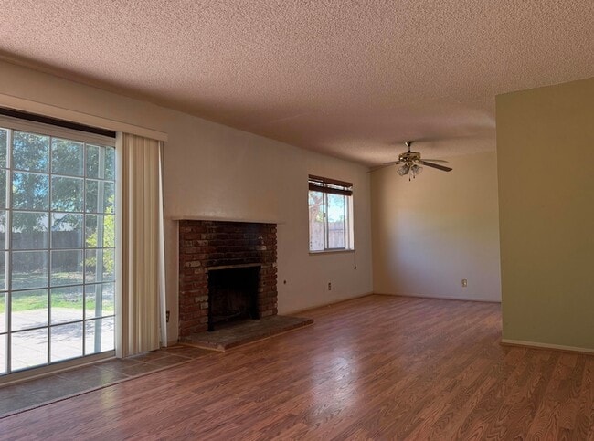 Building Photo - 4675 Verdugo Pl