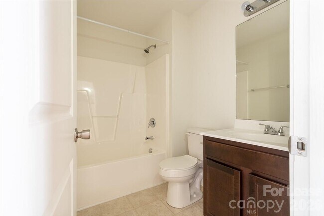 Building Photo - 108 Lookout Point Pl