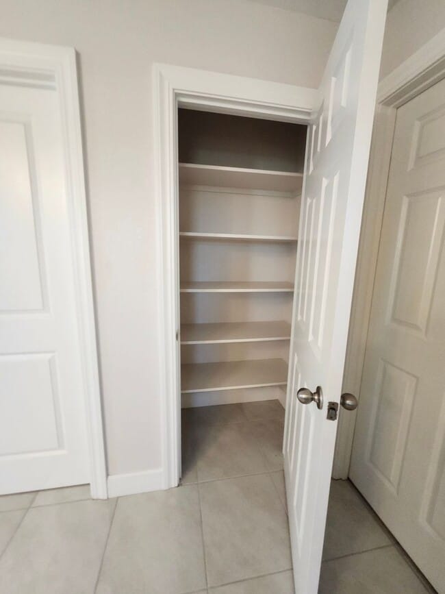 Building Photo - Beautiful Plumas Lake home on a large lot with SOLAR