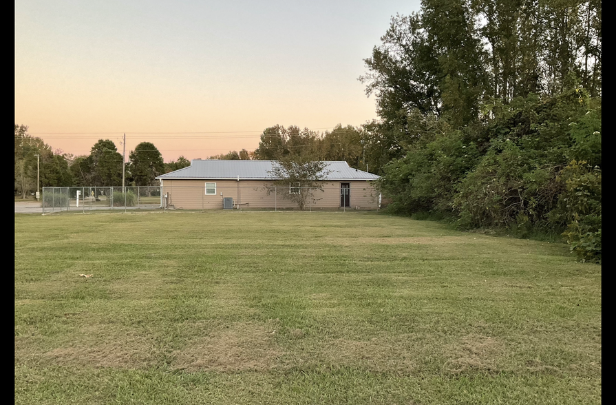 Building Photo - 1090 Leroy Stevens Rd