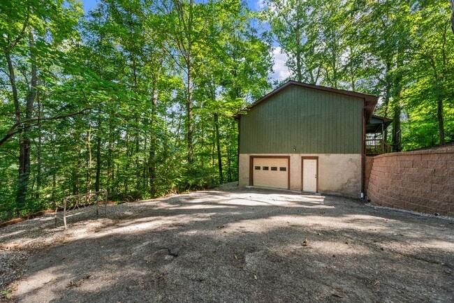 Building Photo - Beautifully Remodeled 3-Bedroom Home with ...