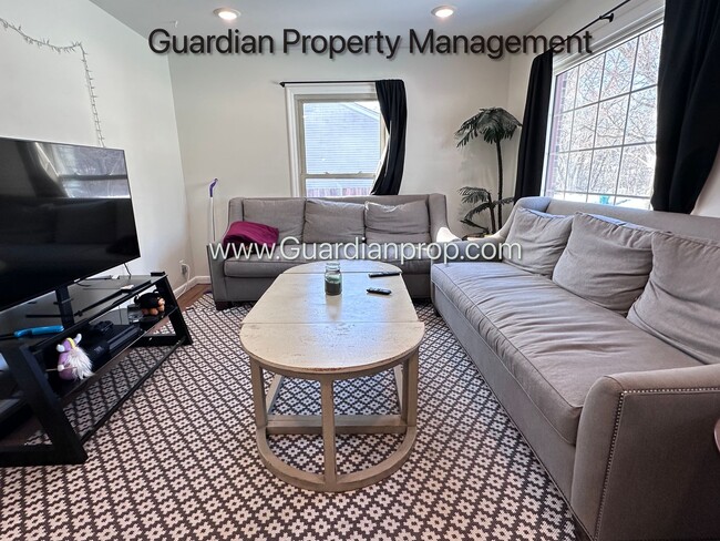 Building Photo - St Louis Park Single Family Home, Large Yard, 1 Car Garage, 3 Season Porch, W/D