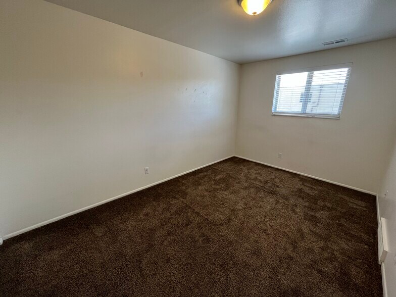 Building Photo - 1013 N 235 W