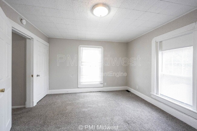 Building Photo - 240 N Beville Ave