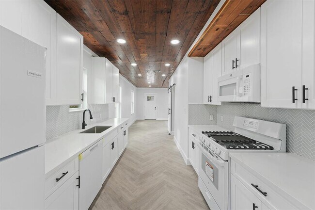 Building Photo - 5123 Avenue L