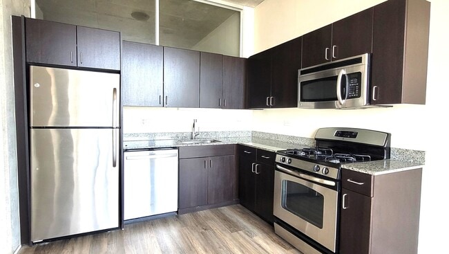 Building Photo - 235 W Van Buren St