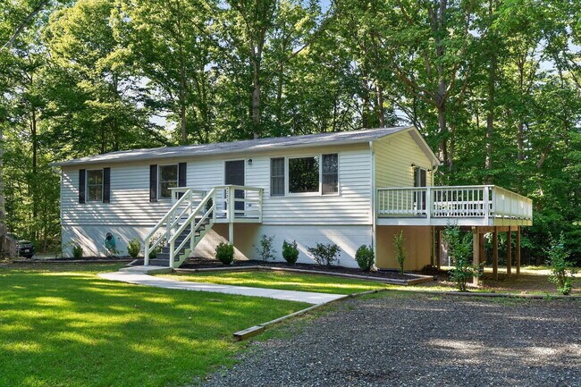 Building Photo - 4225 Robinson Rd