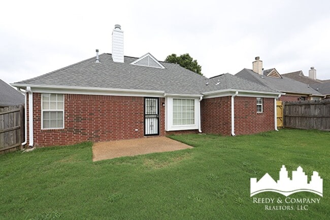 Building Photo - Modern Home with Master Bathroom