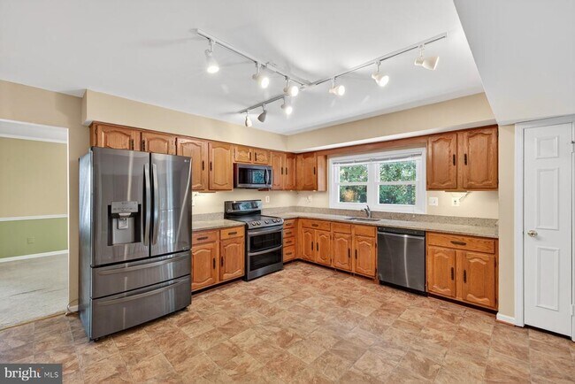 Building Photo - 8537 Hooes Rd