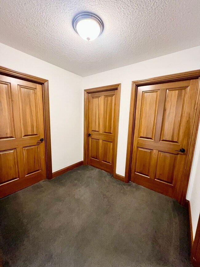 Building Photo - NEW LISTING! 3 Bedroom home