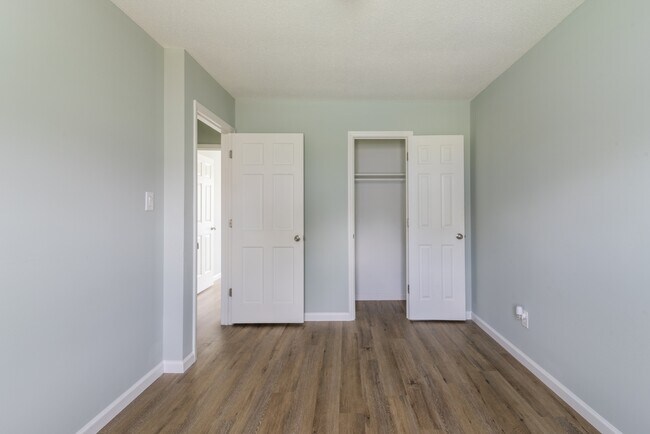 Building Photo - 578 Tryon Pl