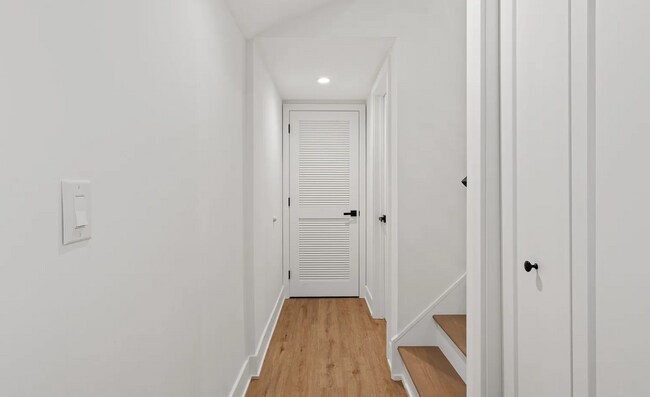 Building Photo - 1546 N Darien St
