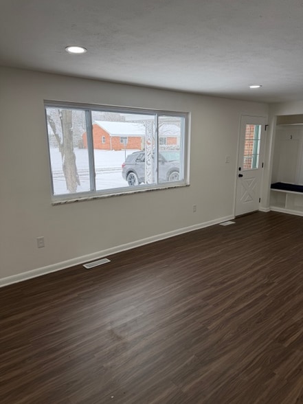 Building Photo - 813 Rockhill Ave