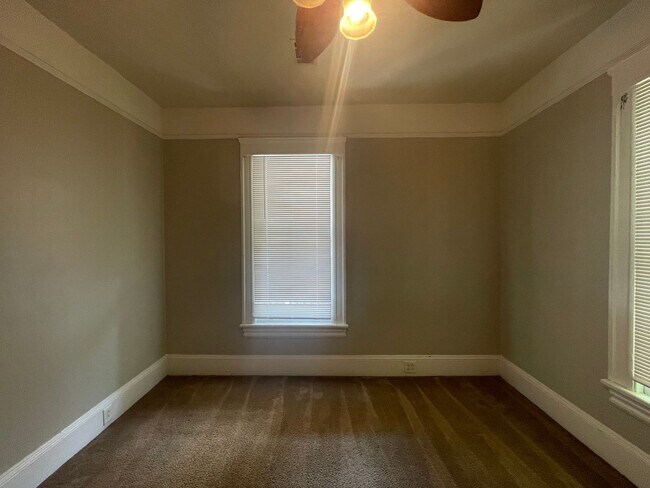 Building Photo - 946 Magnolia St