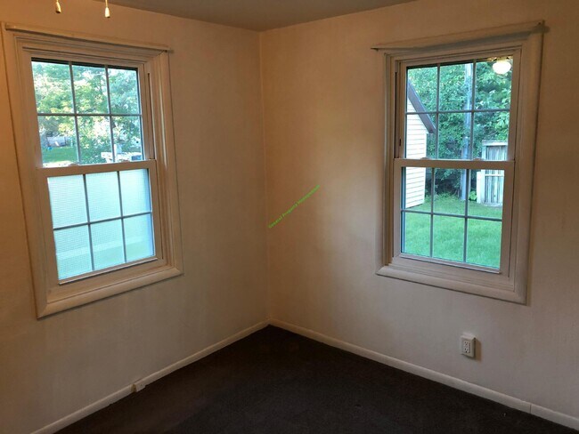 Building Photo - Available January 15th - 2 Bedroom, 1 Bathroom Single Family Home