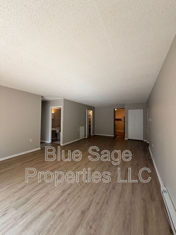 Building Photo - 400 Glendale Rd