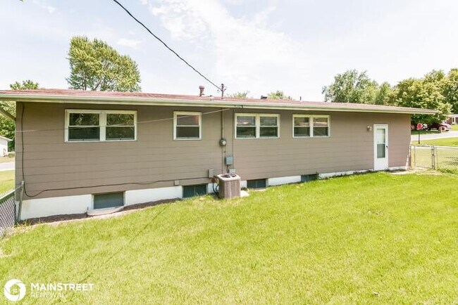 Building Photo - 10401 Trask Dr, Dellwood, MO 63136