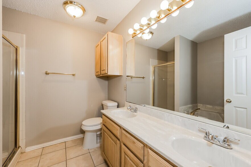 Building Photo - 6205 Vista Wood Dr
