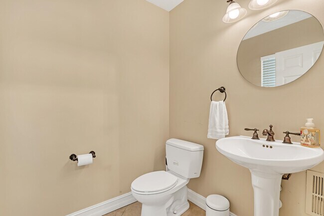Building Photo - 6074 Las Colinas Cir